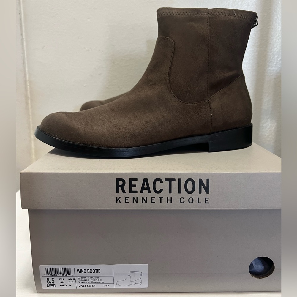 NIB Kenneth Cole Reaction Wind Bootie in dark taupe color.